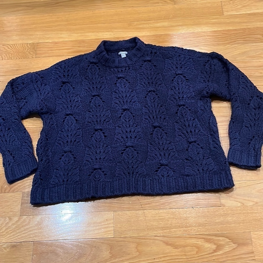 AERIE women’s navy blue knit pull over sweater size medium.